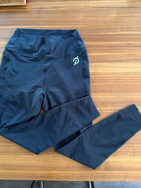 EUC Peloton cadent high rise with pockets sz M